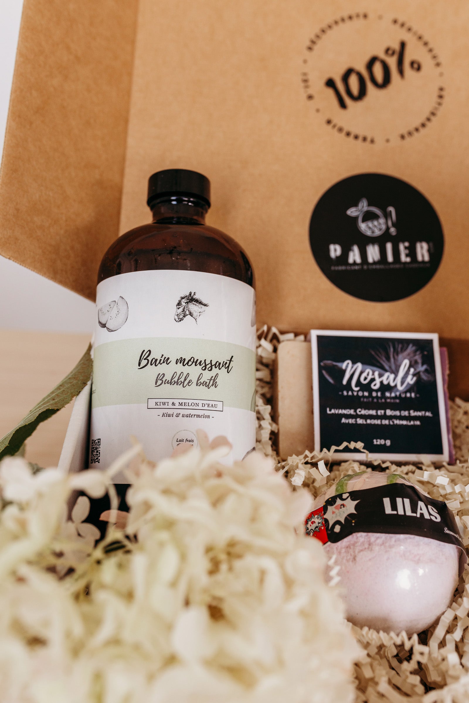 Bouteille de bain moussant kiwi dans une boîte cadeau de produits faits au Québec